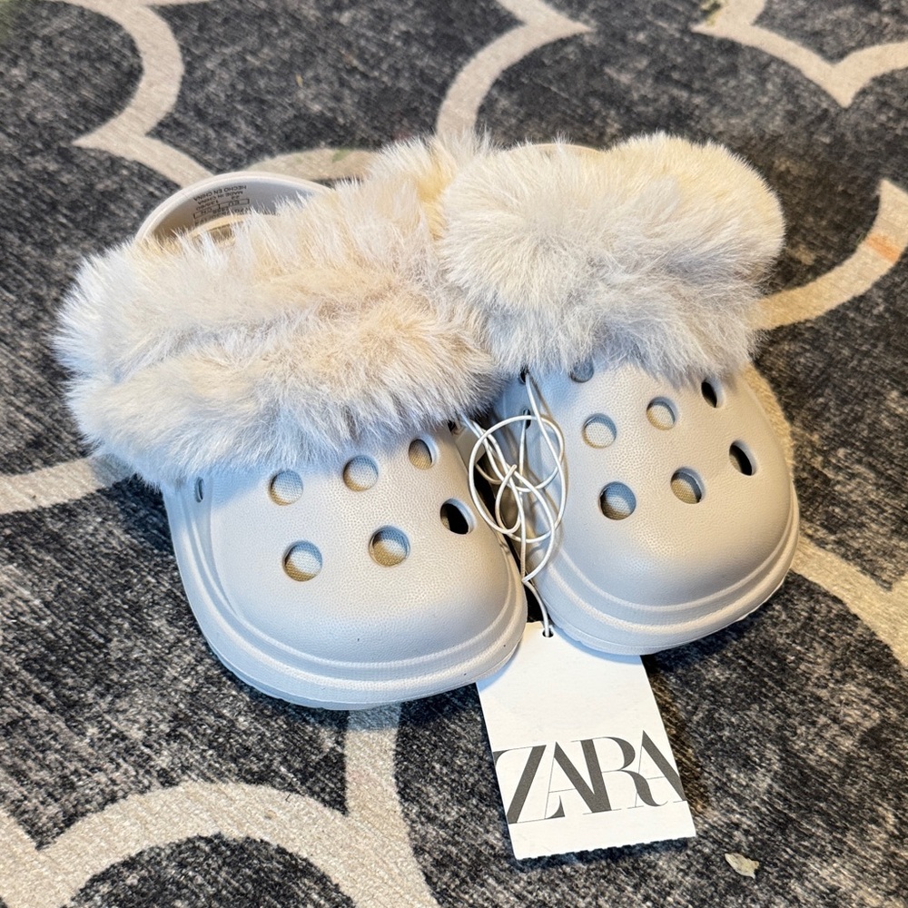 Kids Zara furry clogs
